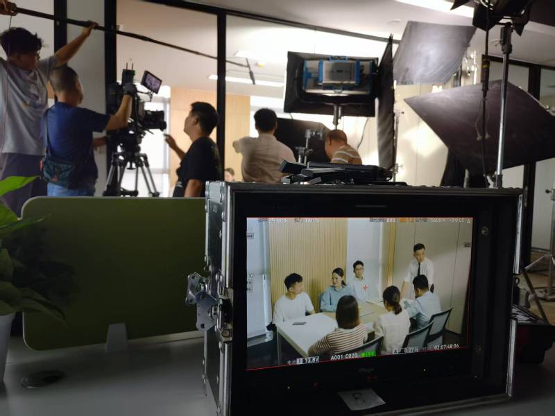 通许县TVC拍摄公司：科技产品视觉化大师，诠释未来感与功能美学